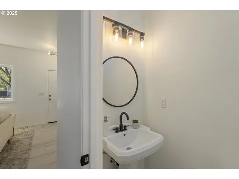 6629 SE 136th Avenue Portland OR 97236
