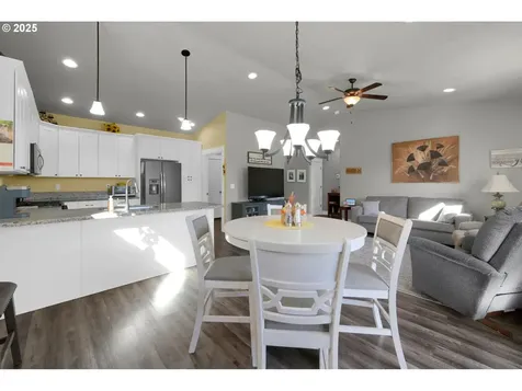 278 SW Applegate Trail Drive Dallas OR 97338