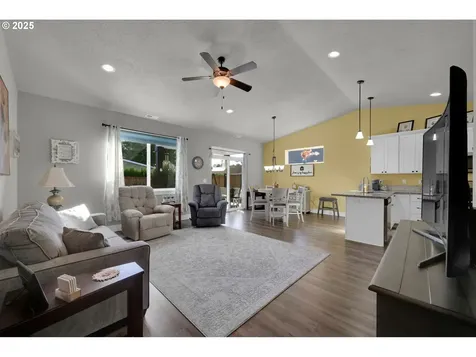 278 SW Applegate Trail Drive Dallas OR 97338
