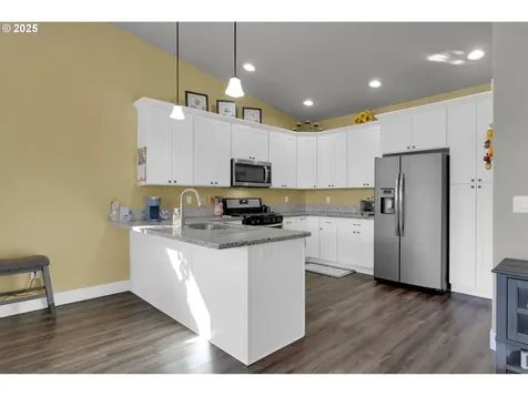 278 SW Applegate Trail Drive Dallas OR 97338