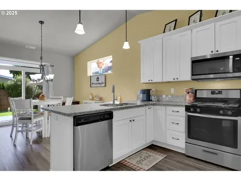 278 SW Applegate Trail Drive Dallas OR 97338