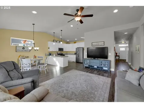 278 SW Applegate Trail Drive Dallas OR 97338
