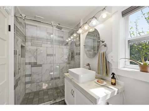349 S 6th Street Cottage Grove OR 97424