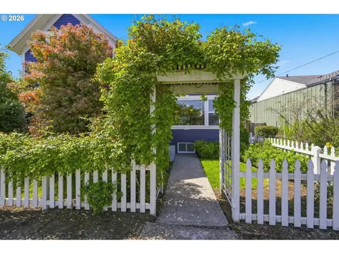 349 S 6th Street Cottage Grove OR 97424