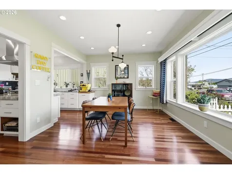 349 S 6th Street Cottage Grove OR 97424