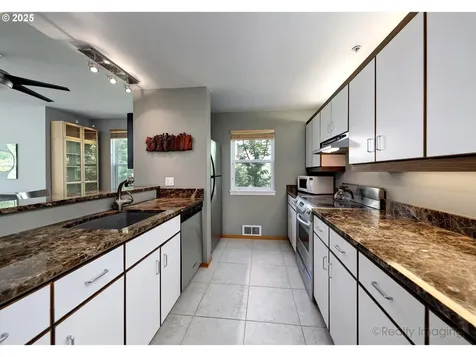 305 S Montgomery Street Portland OR 97201