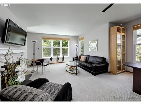 305 S Montgomery Street Portland OR 97201