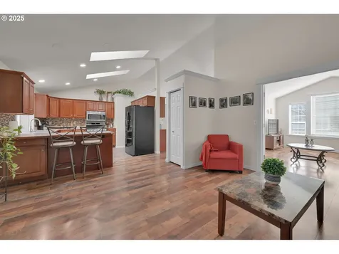 953 Greenwich Avenue Eugene OR 97404