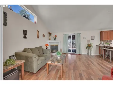 953 Greenwich Avenue Eugene OR 97404