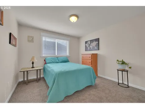953 Greenwich Avenue Eugene OR 97404