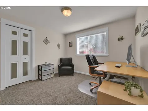 953 Greenwich Avenue Eugene OR 97404