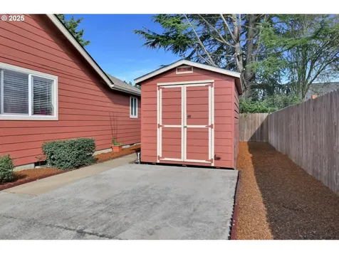 953 Greenwich Avenue Eugene OR 97404