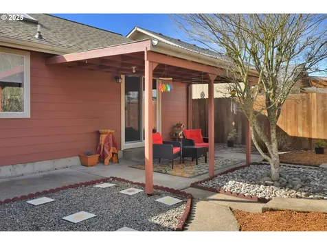 953 Greenwich Avenue Eugene OR 97404
