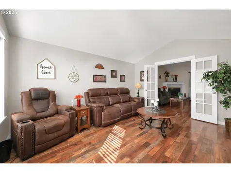 953 Greenwich Avenue Eugene OR 97404