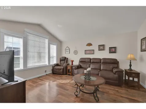953 Greenwich Avenue Eugene OR 97404