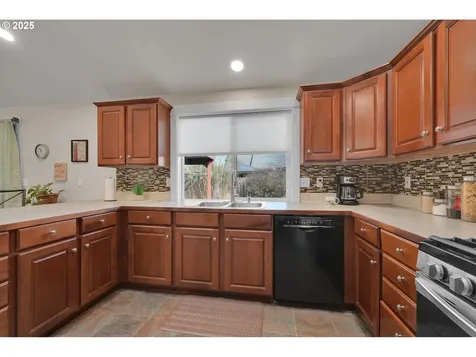 953 Greenwich Avenue Eugene OR 97404