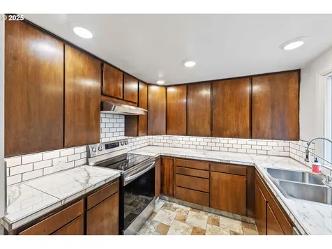 437 Simpson Avenue North Bend OR 97459