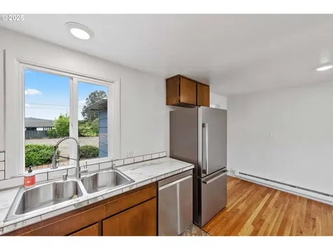 437 Simpson Avenue North Bend OR 97459