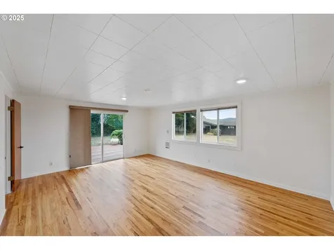 437 Simpson Avenue North Bend OR 97459