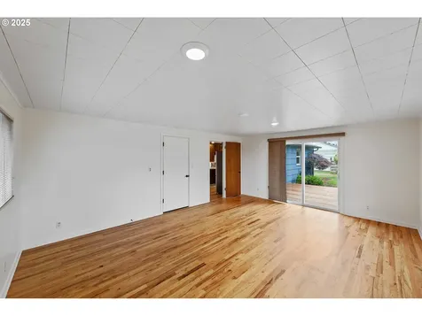 437 Simpson Avenue North Bend OR 97459
