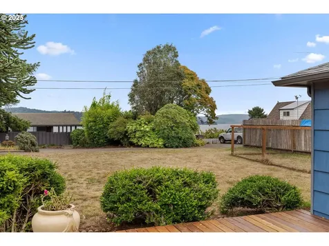 437 Simpson Avenue North Bend OR 97459