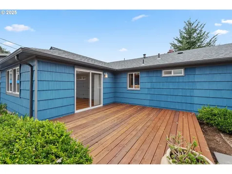 437 Simpson Avenue North Bend OR 97459