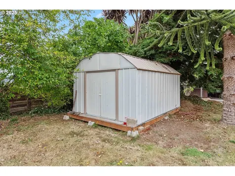 437 Simpson Avenue North Bend OR 97459