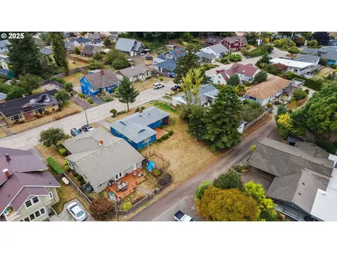 437 Simpson Avenue North Bend OR 97459