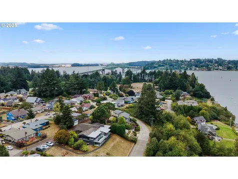 437 Simpson Avenue North Bend OR 97459