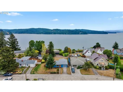437 Simpson Avenue North Bend OR 97459