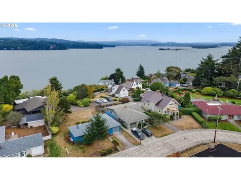 437 Simpson Avenue North Bend OR 97459