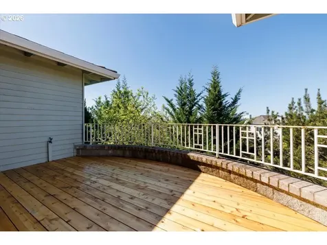 2212 NW Pinnacle Drive Portland OR 97229