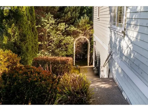 2212 NW Pinnacle Drive Portland OR 97229