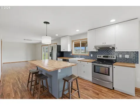 1270 NE Blossom Drive Mcminnville OR 97128