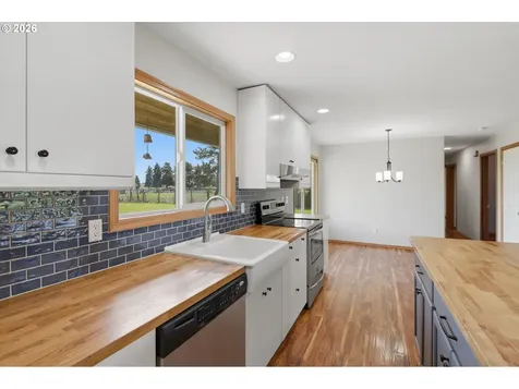 1270 NE Blossom Drive Mcminnville OR 97128