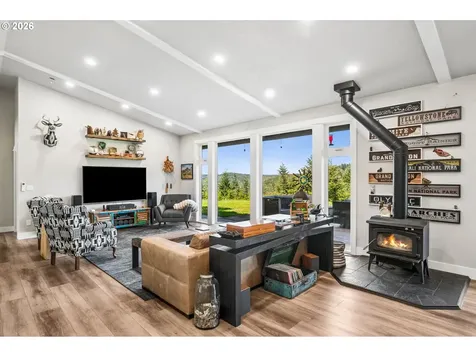 18600 NW Meadow Lake Road Yamhill OR 97148