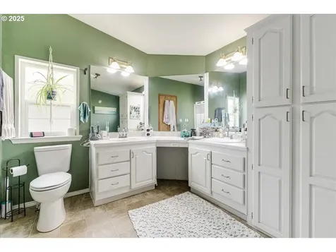 1073 NW Cypress Street Mcminnville OR 97128