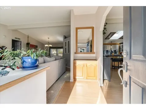 1073 NW Cypress Street Mcminnville OR 97128