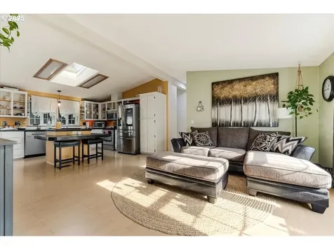 1073 NW Cypress Street Mcminnville OR 97128