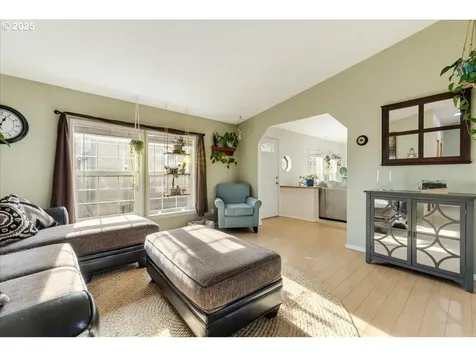 1073 NW Cypress Street Mcminnville OR 97128
