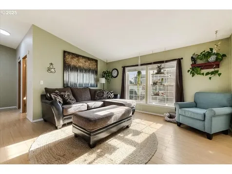 1073 NW Cypress Street Mcminnville OR 97128
