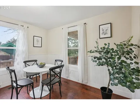 9306 SW 30th Avenue Portland OR 97219