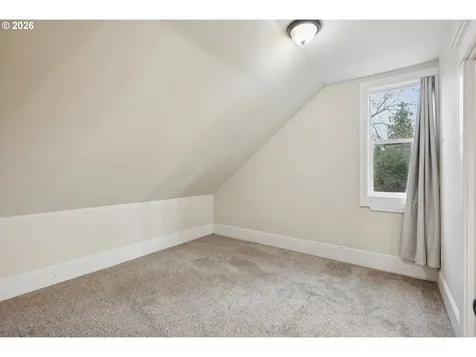 9306 SW 30th Avenue Portland OR 97219