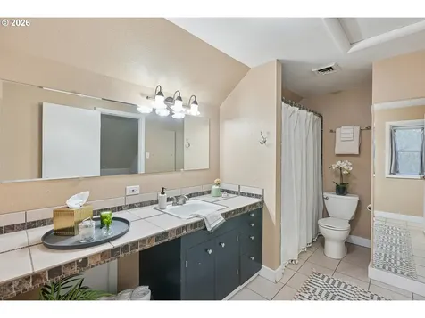 9306 SW 30th Avenue Portland OR 97219
