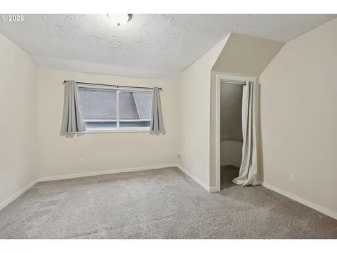 9306 SW 30th Avenue Portland OR 97219