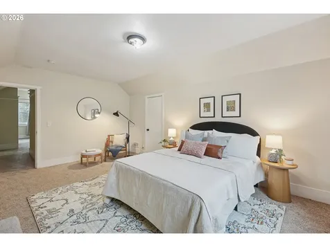 9306 SW 30th Avenue Portland OR 97219