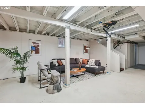 9306 SW 30th Avenue Portland OR 97219