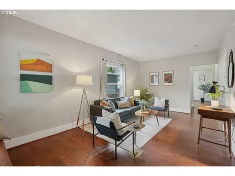 9306 SW 30th Avenue Portland OR 97219