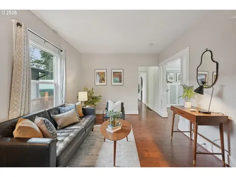 9306 SW 30th Avenue Portland OR 97219