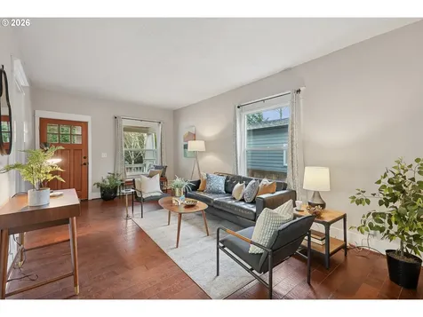 9306 SW 30th Avenue Portland OR 97219